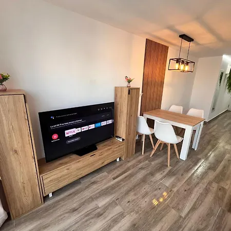 Renovado A 3 Min De La Playa,piscina,wifi,aire,parking,vistas Comunitario Apartamento