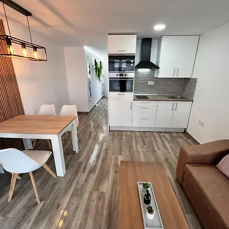 Renovado A 3 Min De La Playa,piscina,wifi,aire,parking,vistas Comunitario Apartamento