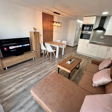 Apartamento Renovado A 3 Min De La Playa,piscina,wifi,aire,parking,vistas Comunitario Calpe