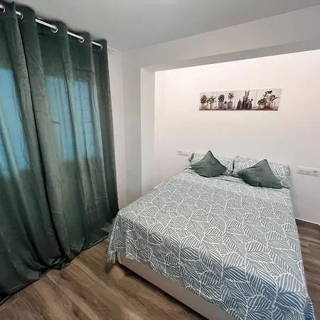 Apartamento Renovado A 3 Min De La Playa,piscina,wifi,aire,parking,vistas Comunitario *