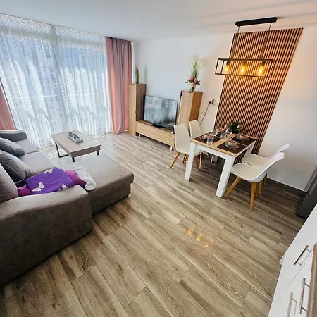 Apartamento Renovado A 3 Min De La Playa,piscina,wifi,aire,parking,vistas Comunitario *