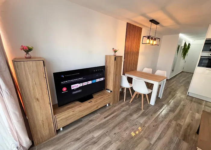 Apartamento Renovado A 3 Min De La Playa,piscina,wifi,aire,parking,vistas Comunitario Lejlighed